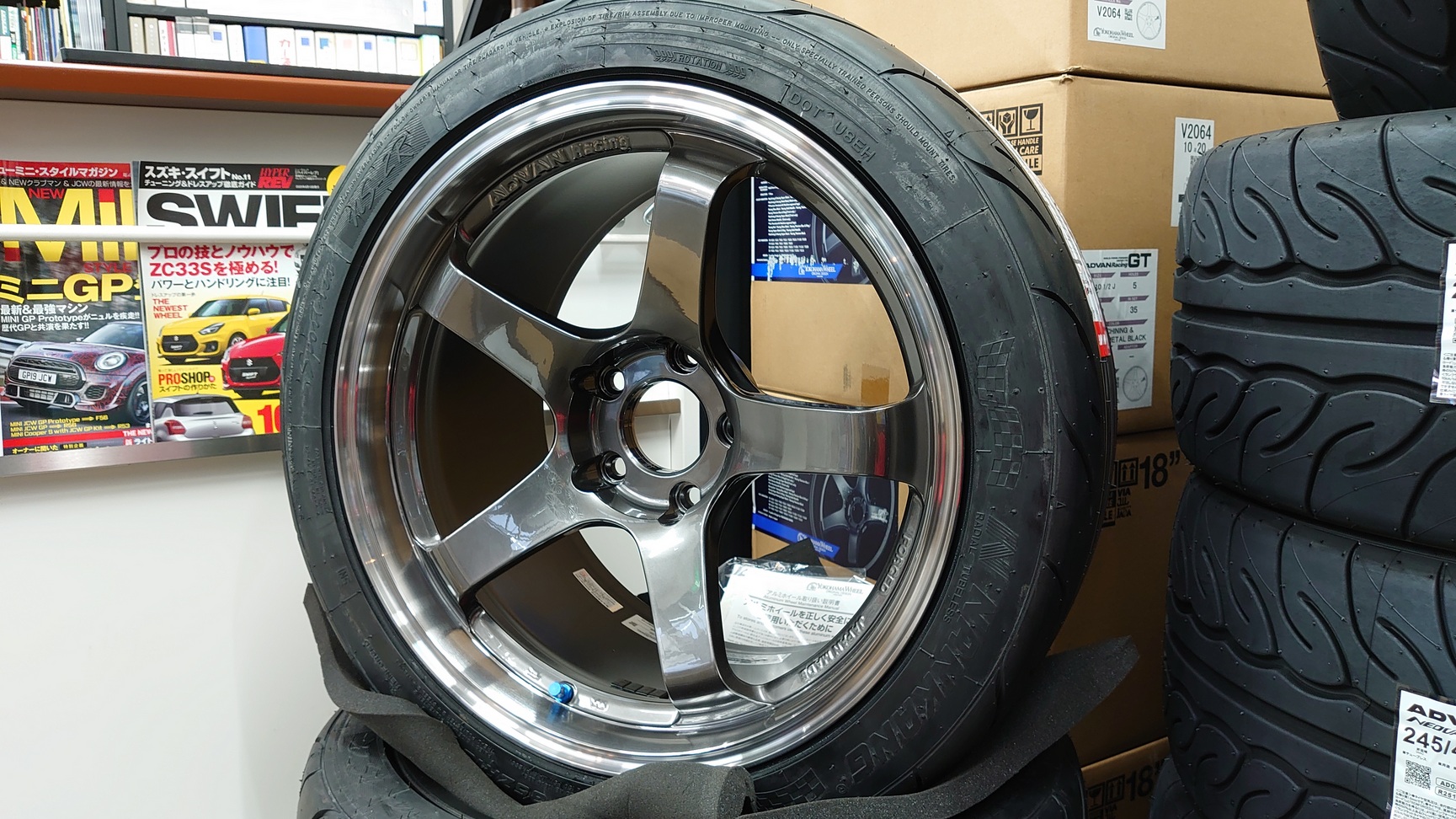 ADVAN Racing GT MMB色　準備完了