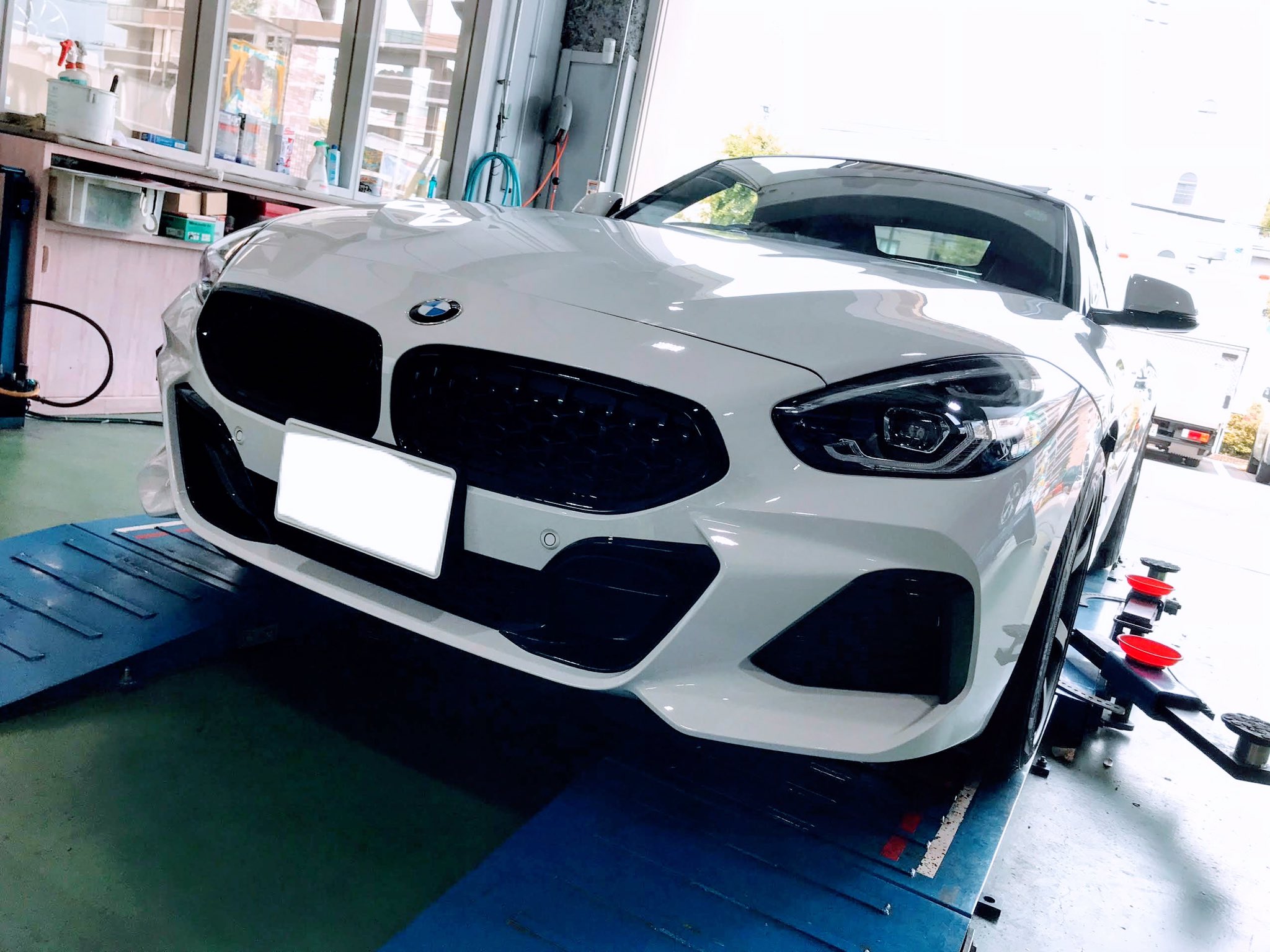 新型Z4にレイズ　TE037　MT＆アドバンV105のセットのお取り付け作業