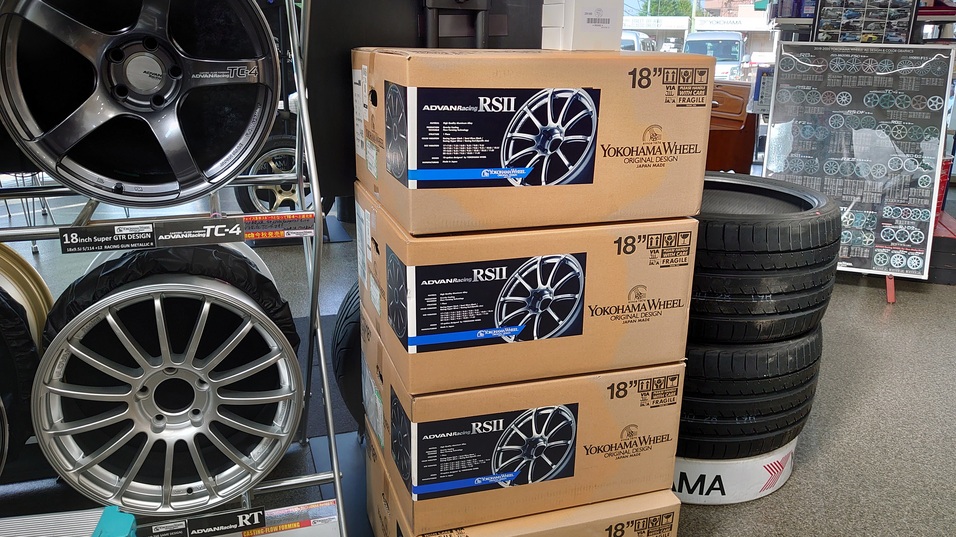 ADVAN Racing RSⅡ HB色　入荷です