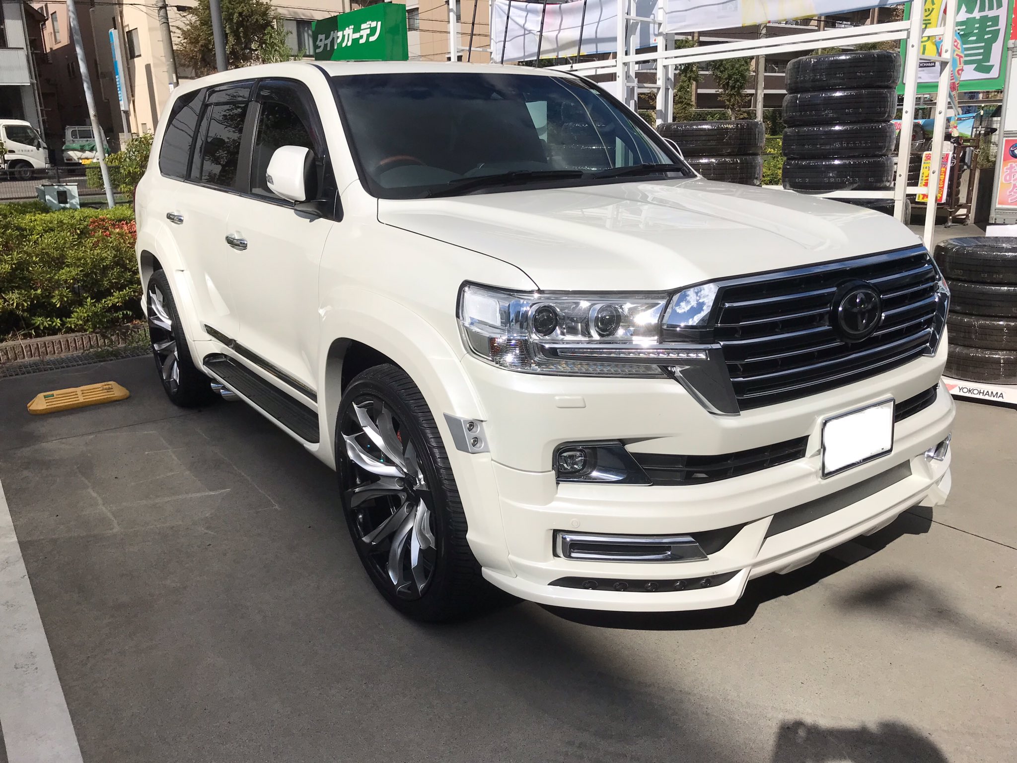 ランクルにパラダスペックX　295/35R24を交換作業！