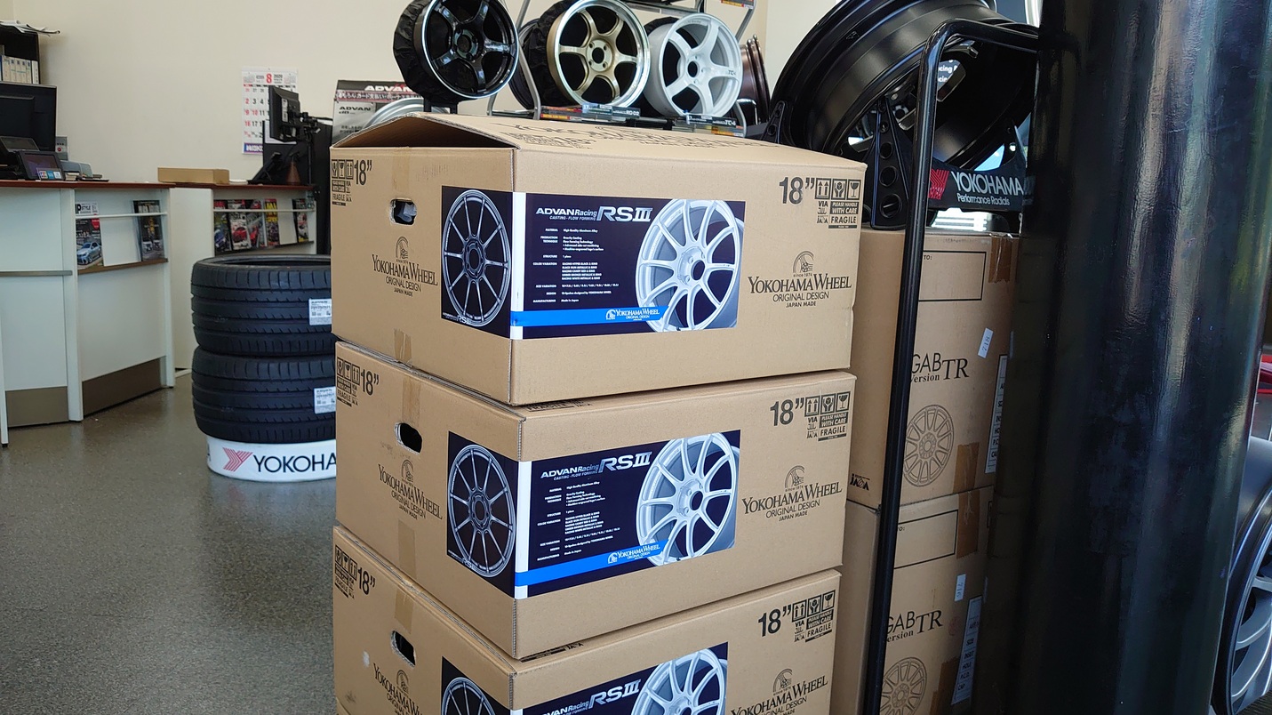 ADVAN Racing RSⅢ HB色 入荷です