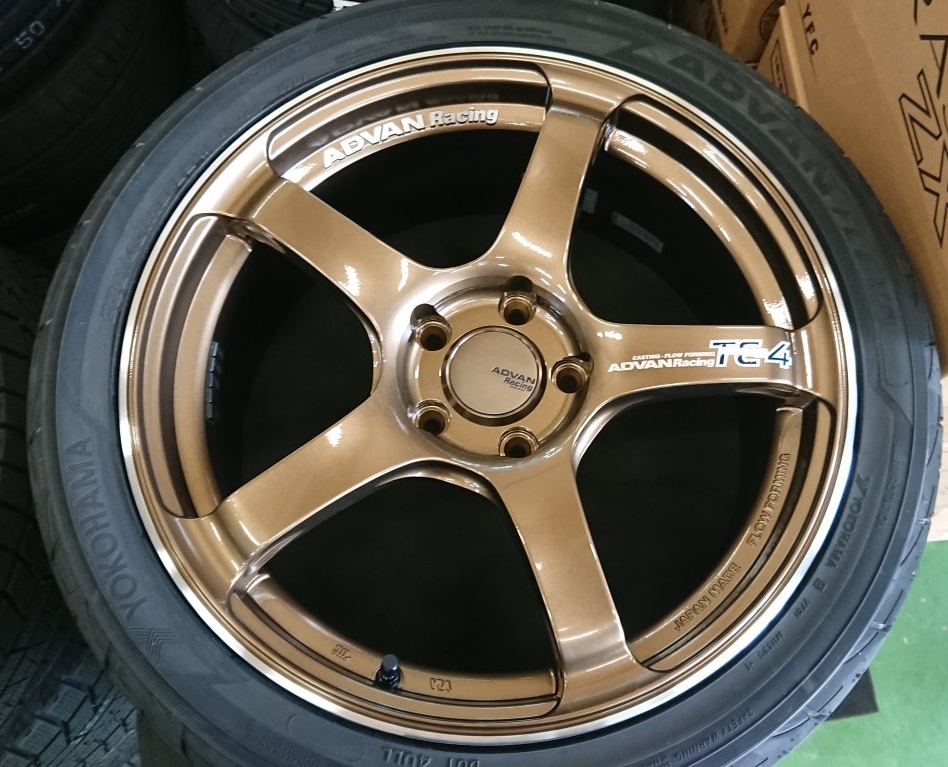 ADVAN Racing TC-４入荷!!