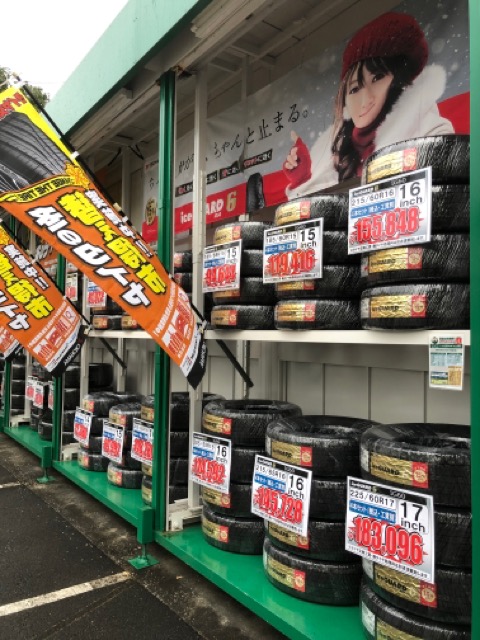 スタッドレス展示始めました