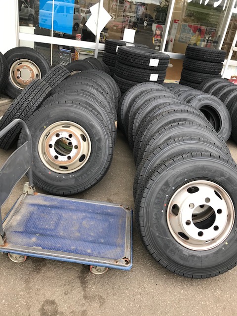 トラックのタイヤ・・・