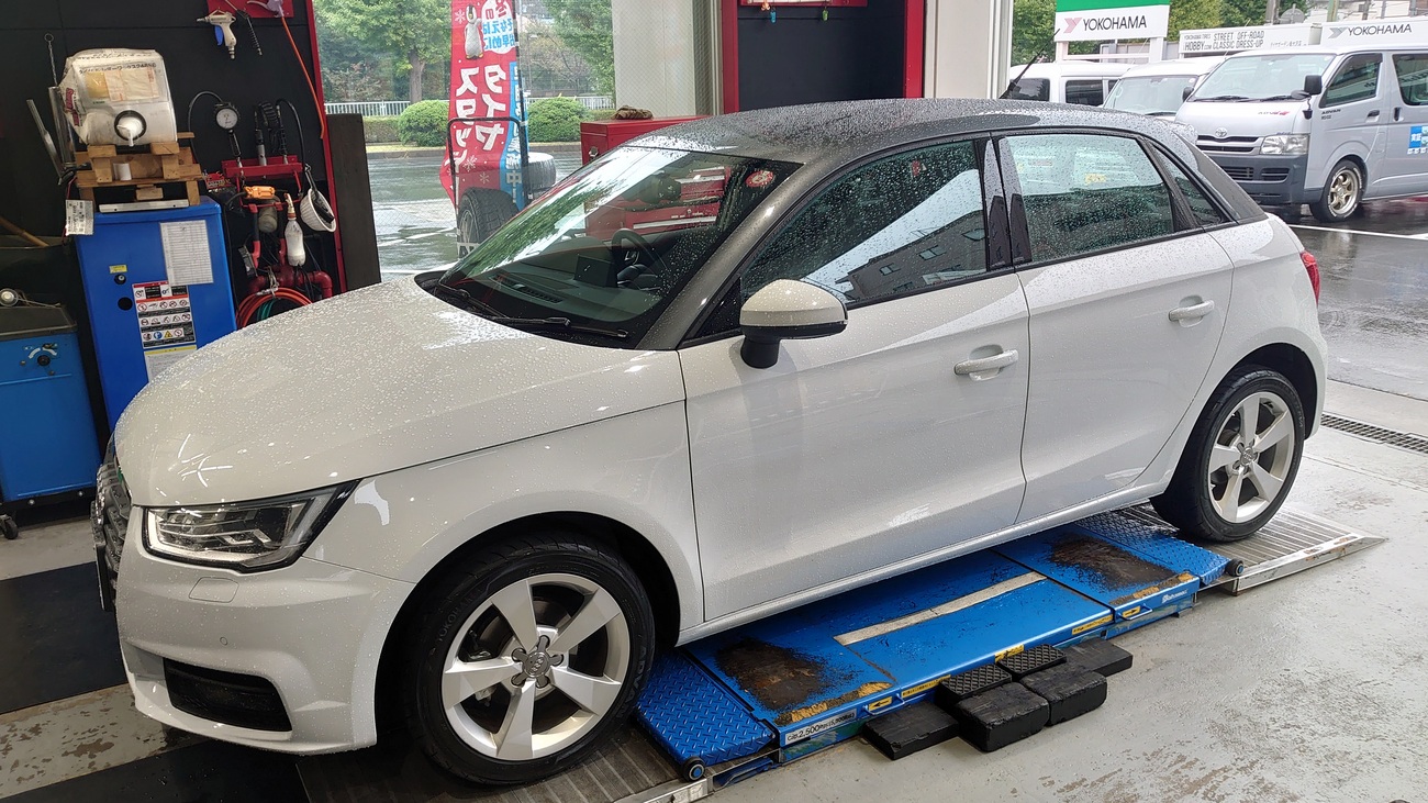ADVAN FLEVA V701  AUDI A1 に装着です