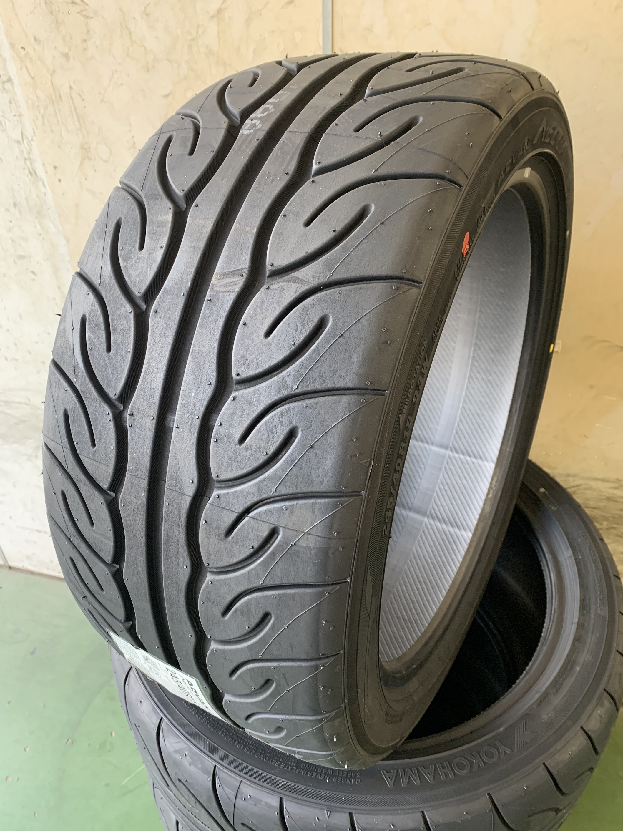 ADVAN NEOVA AD08R入荷！