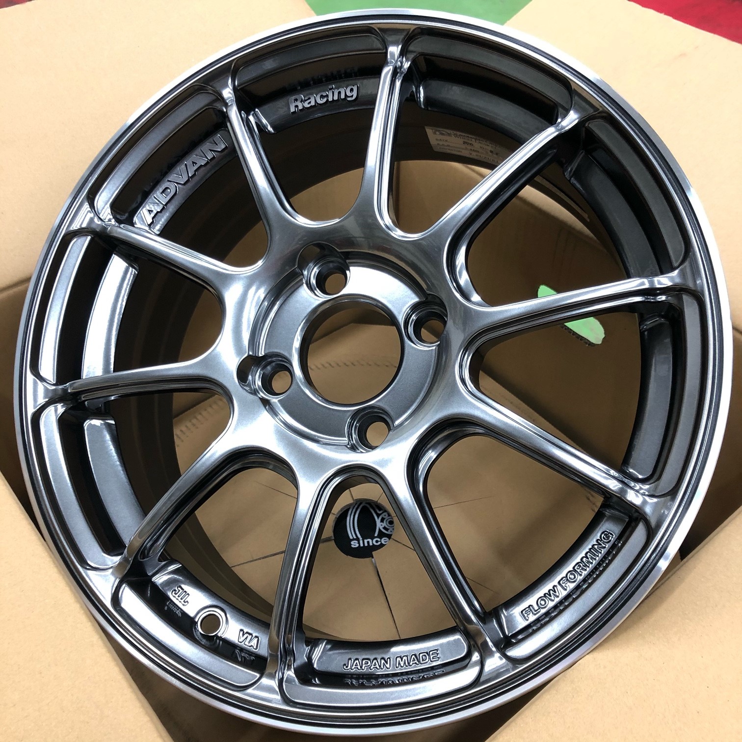 ADVAN　RZⅡ　入荷しました