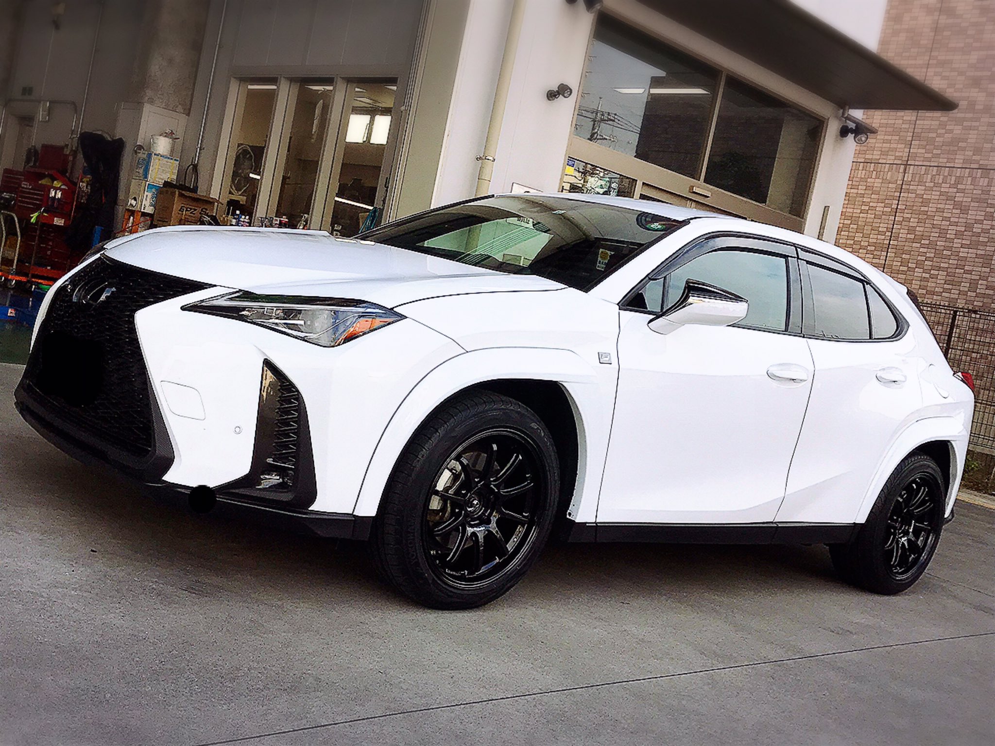 レクサスUX200　Fスポーツ　TRDオーバーフェンダー取付け車にアドバンレーシング　RS－DFをお取り付け！