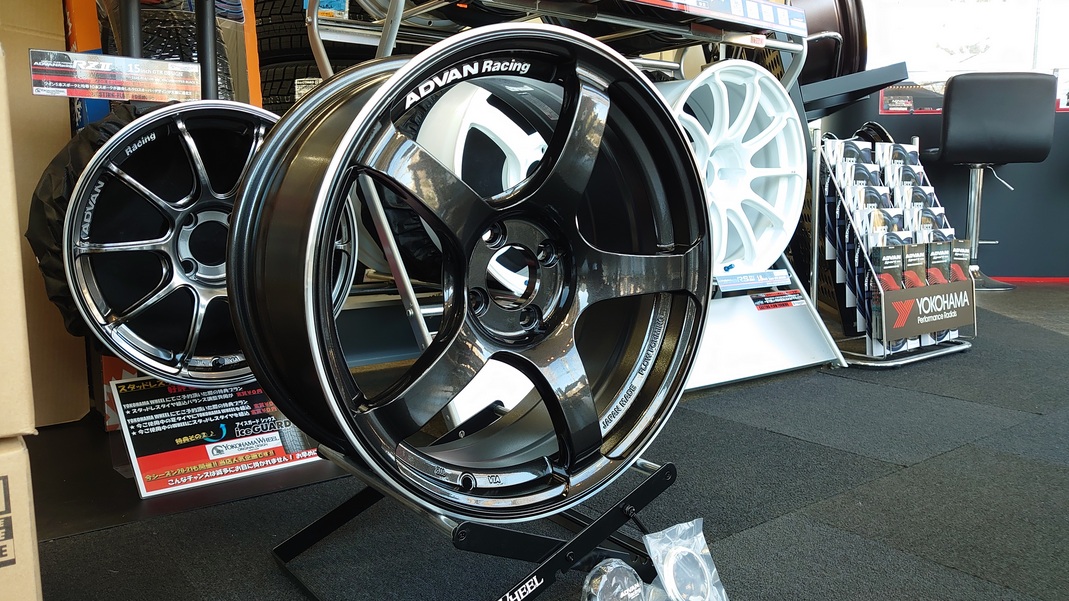 ADVAN Racing TC-4 BGR色　入荷です