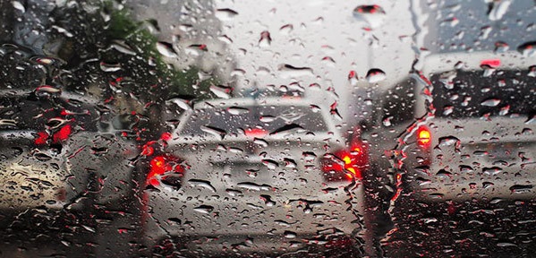 雨の運転って見ずらい・・