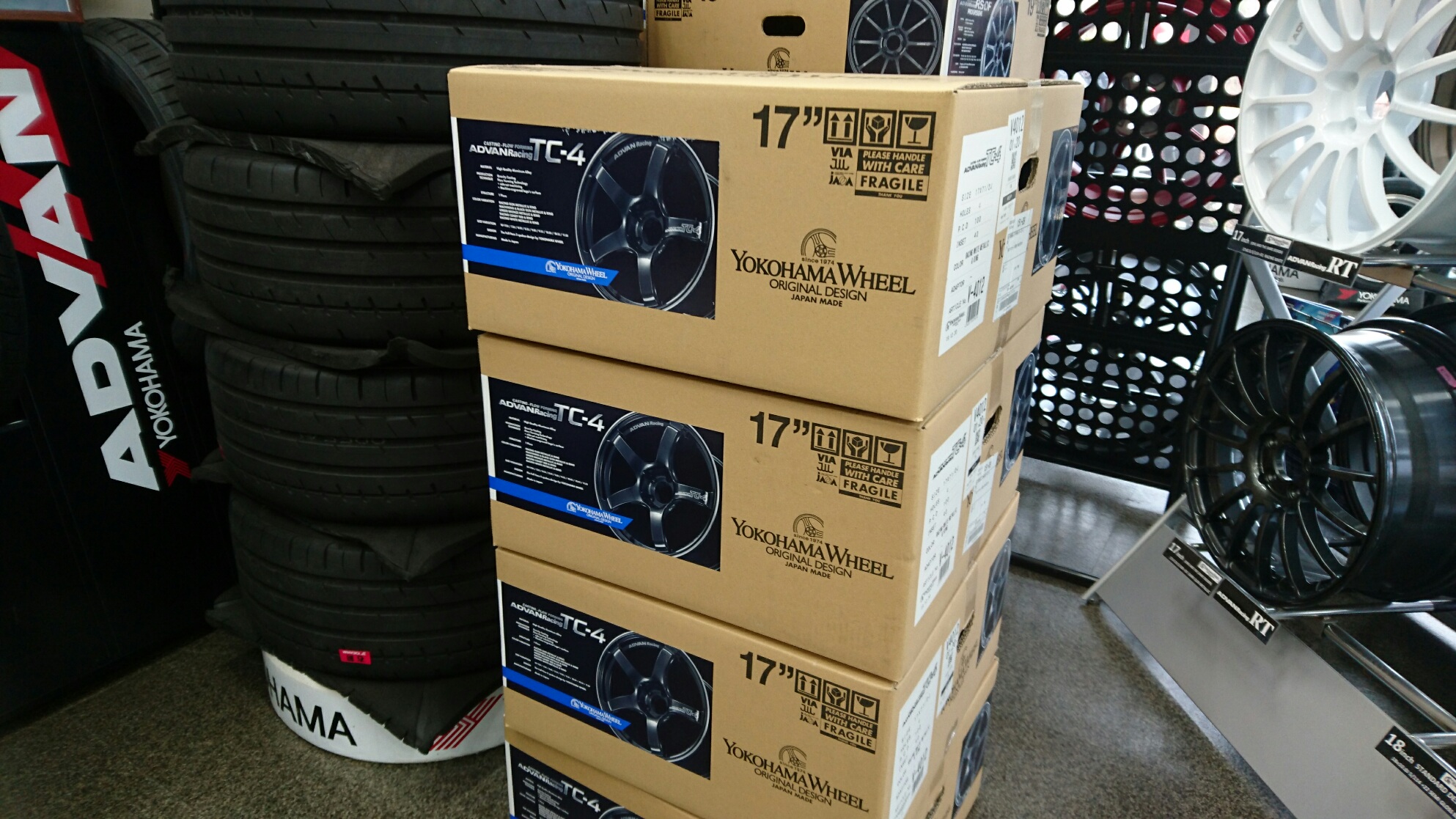 ADVAN Racing TC-4 WMR色　入荷です