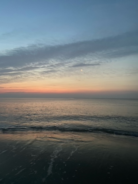 夜明け前と夜明けの海