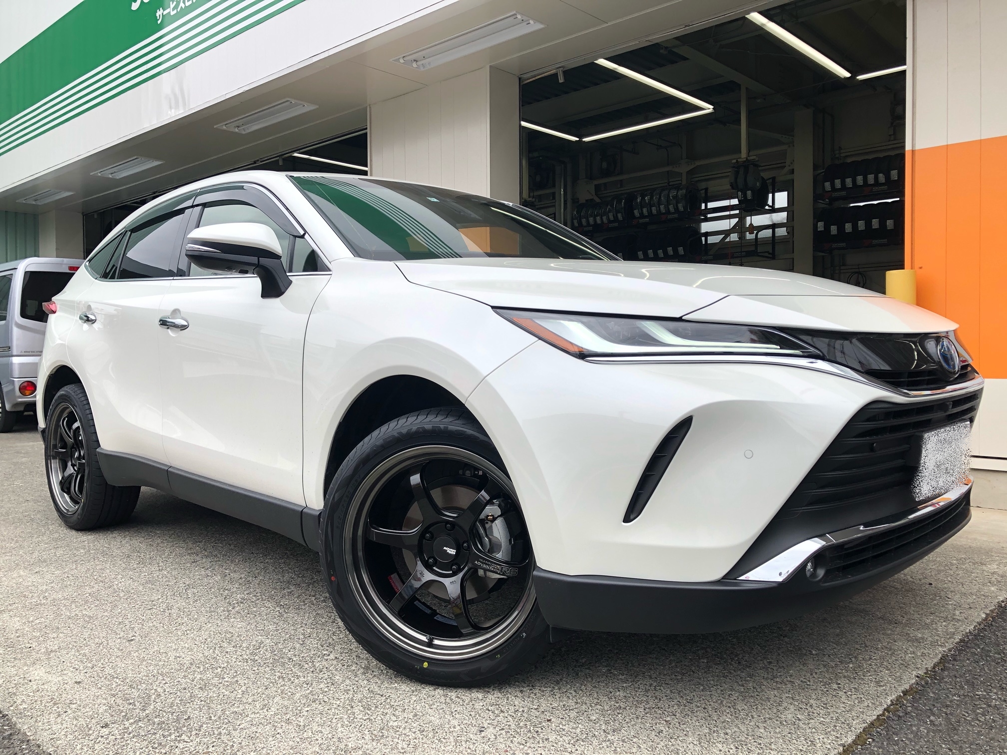 ハリアー　ADVAN　R6
