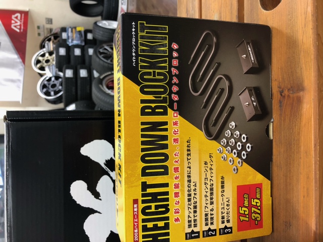 車 ハイエースHEIGHT DOWN BLOCK KIT 1.5インチ美品