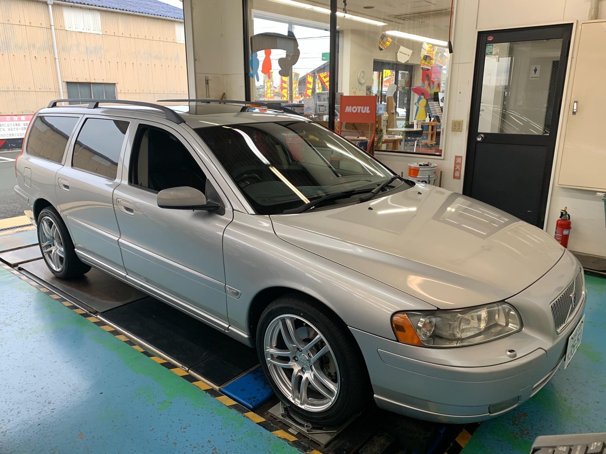 ボルボ&times;ADVAN dB　V552