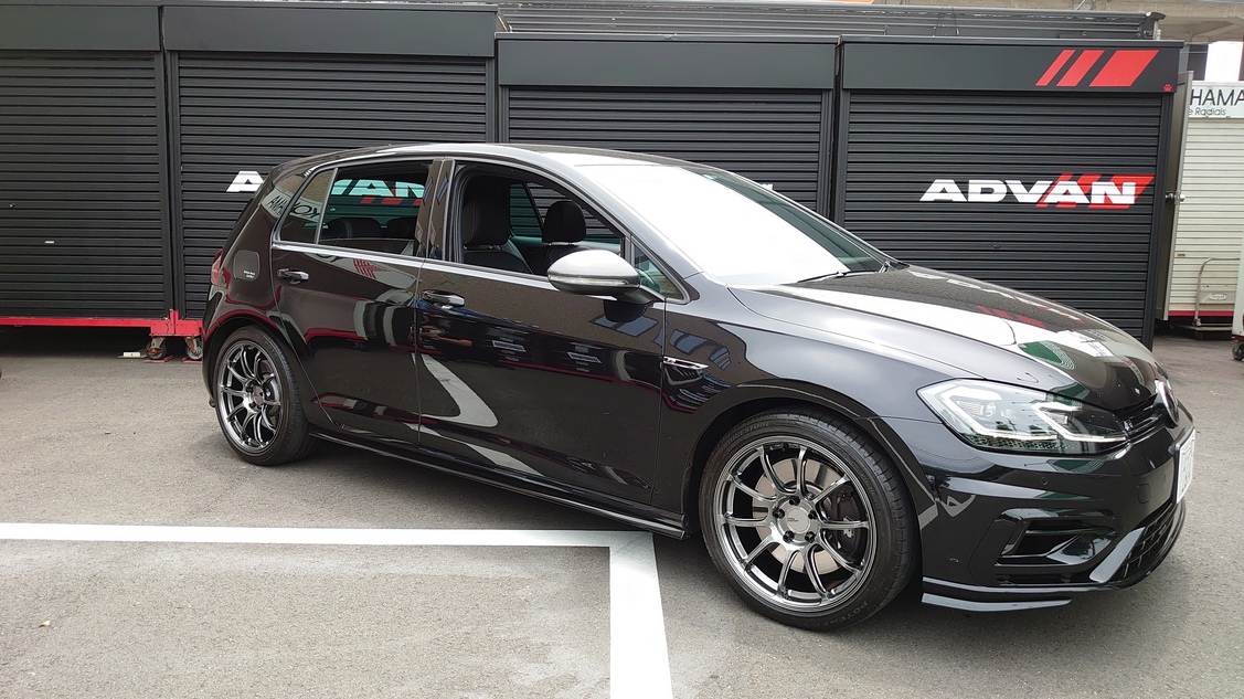 ADVAN Racing RZ-F2 HB色 装着完了