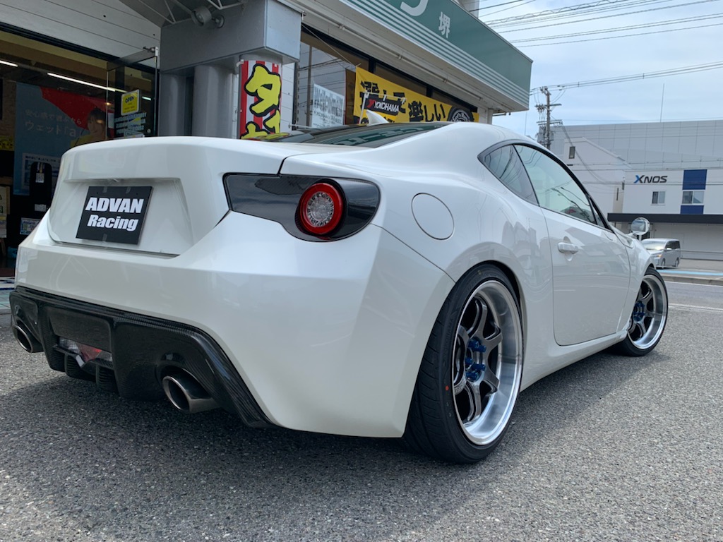 86　ADVAN Racing　R6