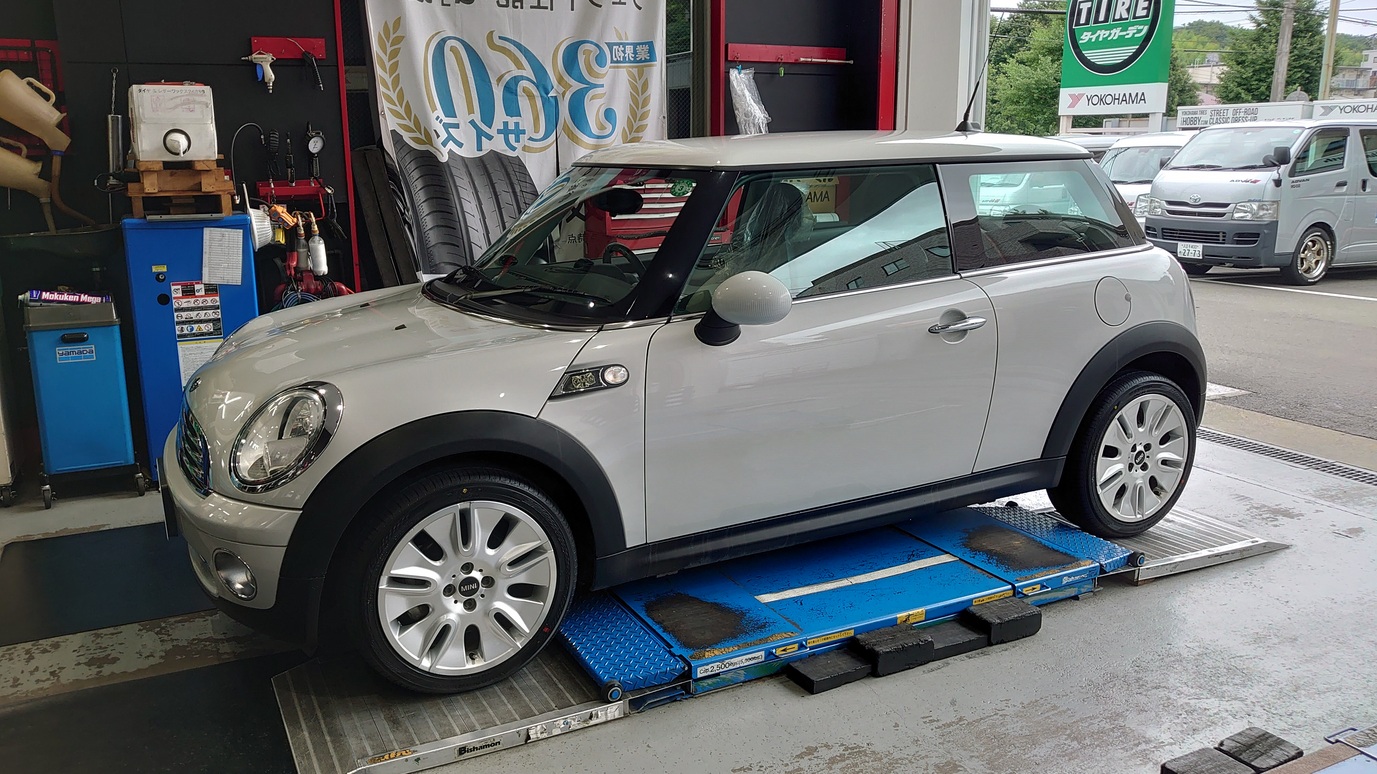 ADVAN dB V552 BMW MINI に装着です