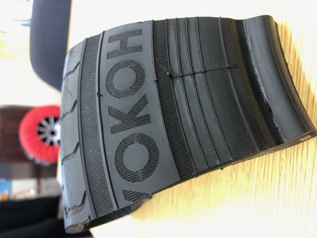 タイヤ　カットサンプル