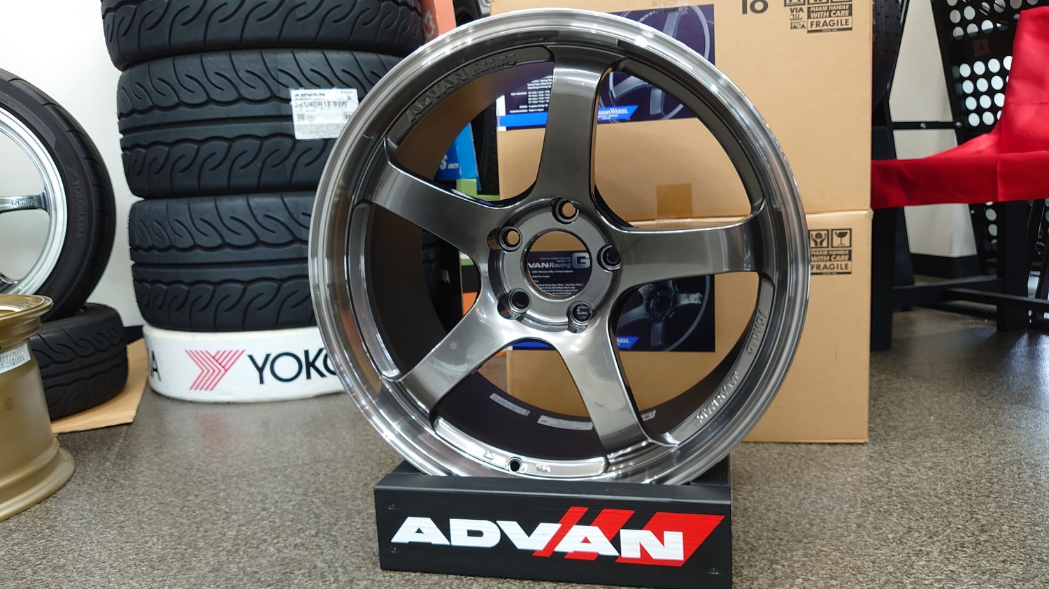 ADVAN Racing GT MMB色　入荷です