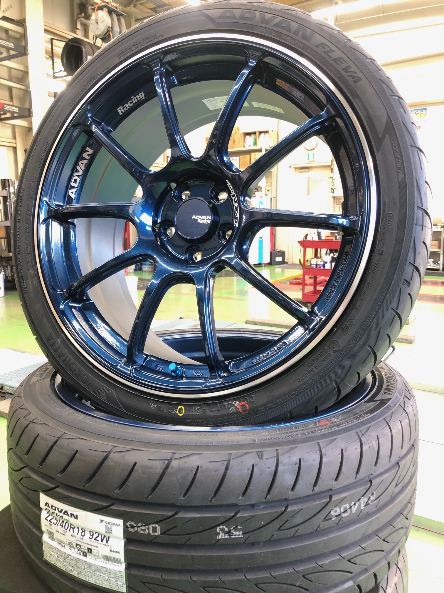 ADVAN　RZⅡ　入荷！！