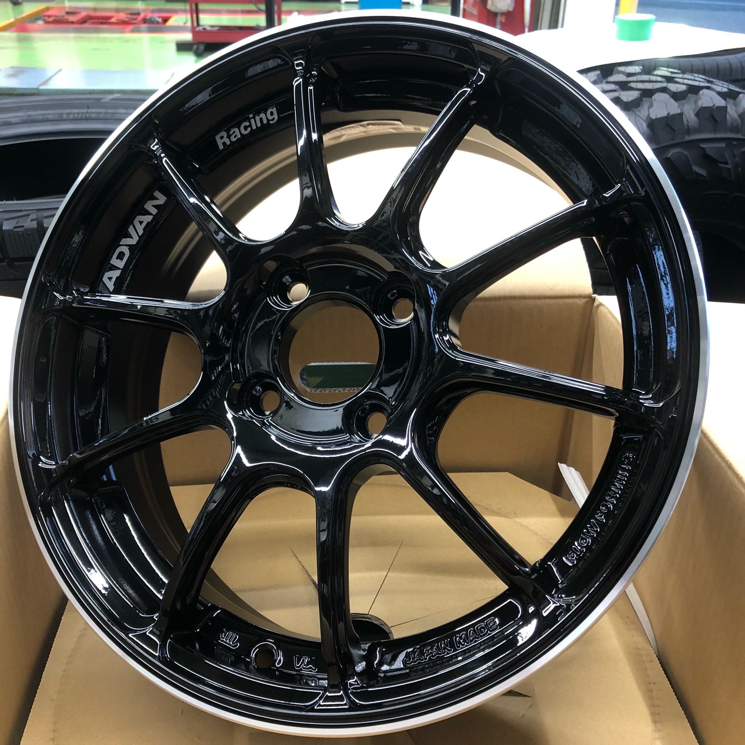 YOKOHAMA WHEEL売れてます！！