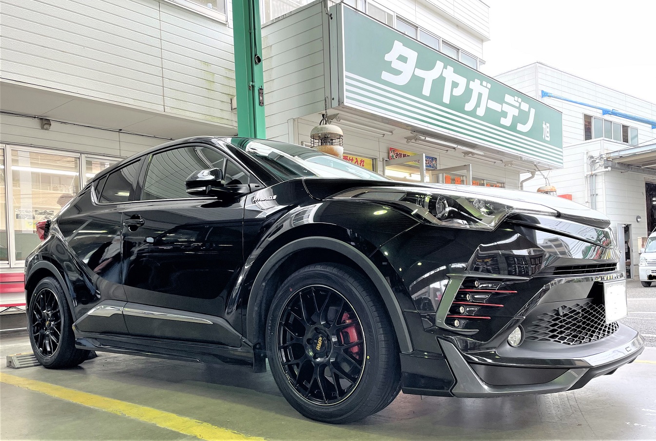 Toyota  C-HR  の　アルミホイールをセットで交換しちゃいます！！