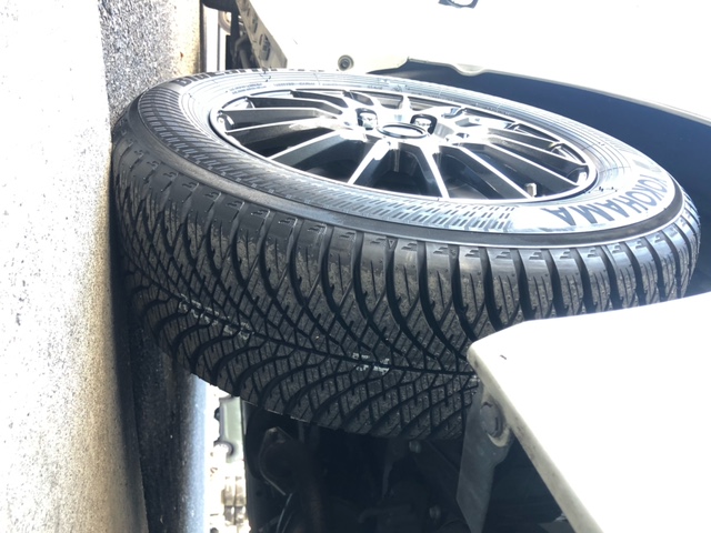 オールシーズンタイヤ　ブルーアース4S