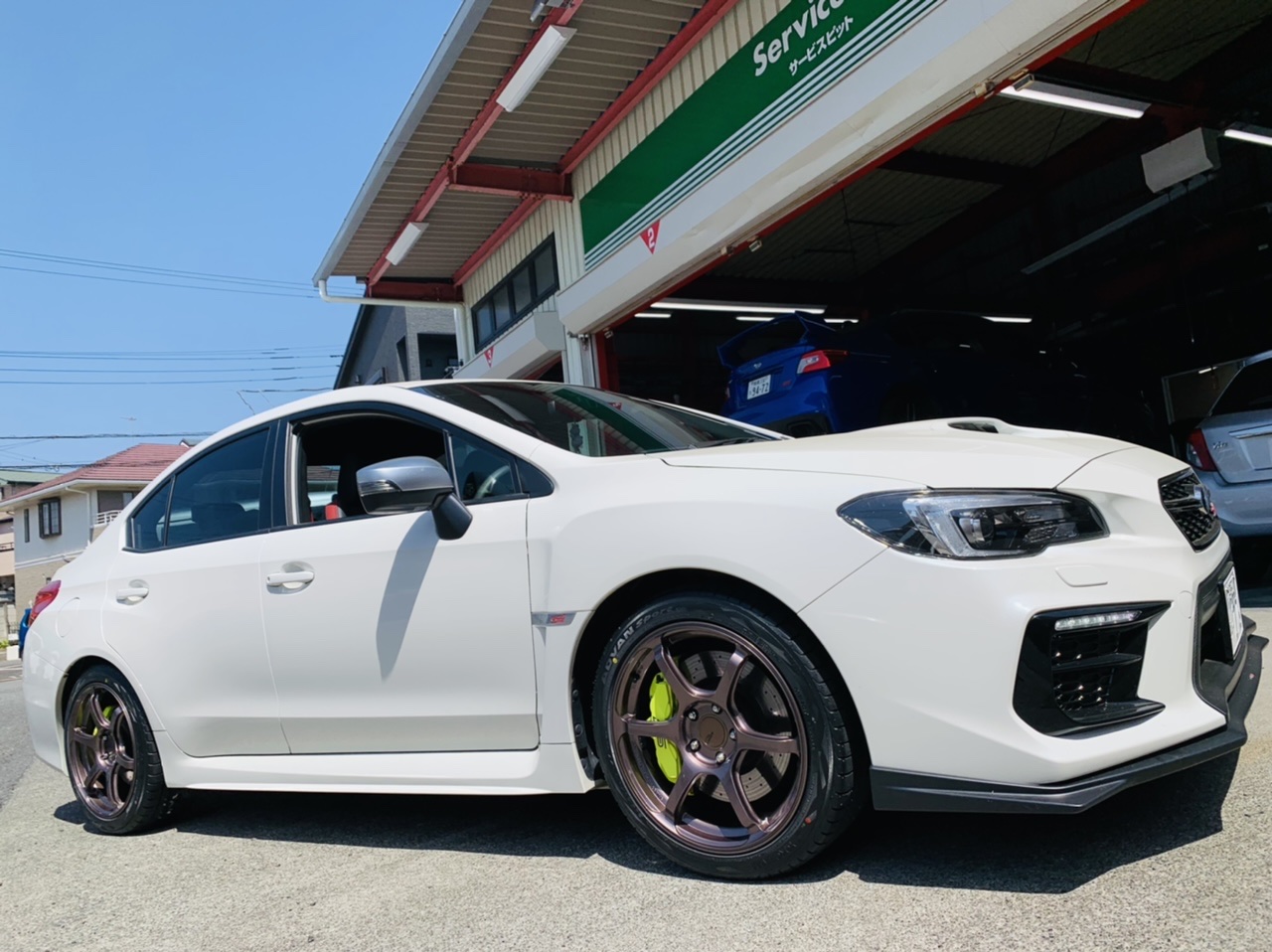 SUBARU WRXに。