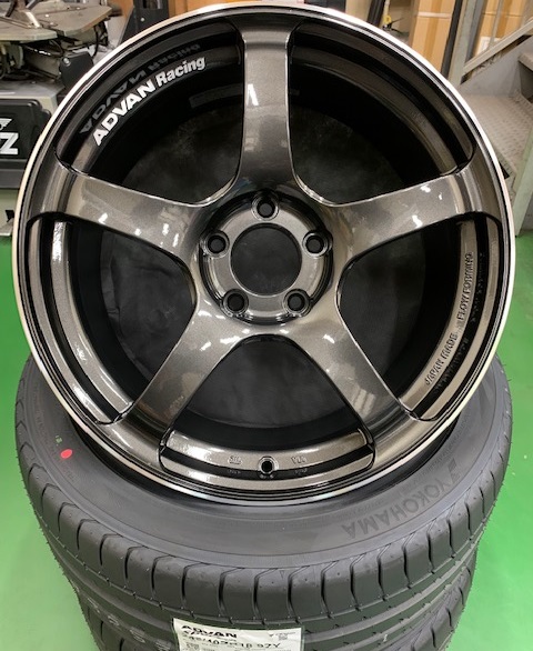 ADVAN Racing TC-4入荷！