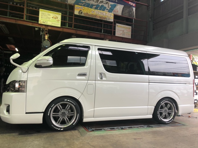 ハイエースにPARADA