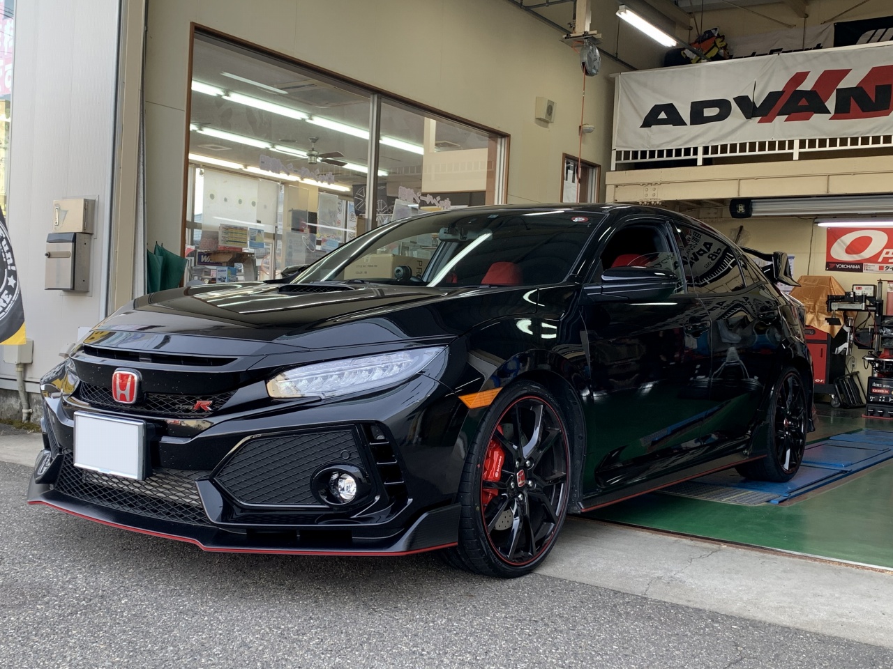 CIVIC TYPE R (FK8) & ADVAN SPORT