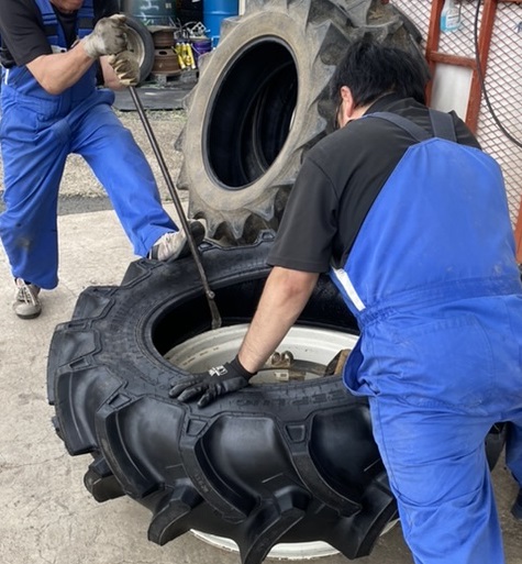 トラクターのタイヤ交換