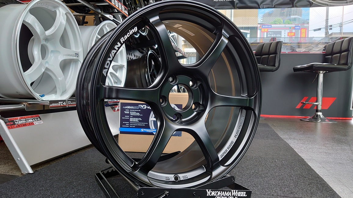 ADVAN Racing RG-4 SGR色 入荷です