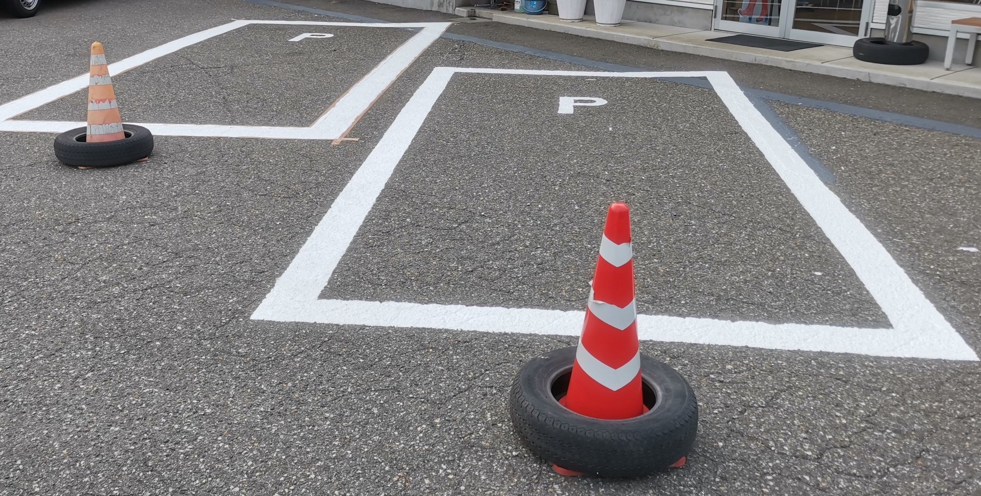 駐車場を塗りなおしました。