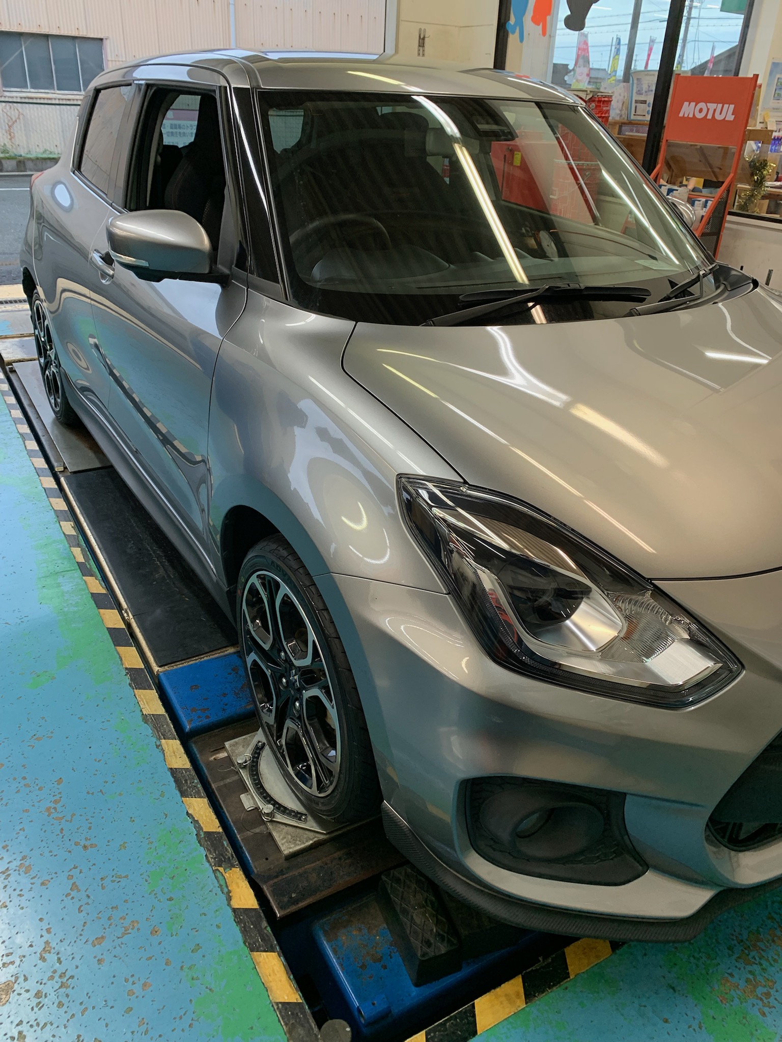 スイフト&times;ADVAN FLEVA V701