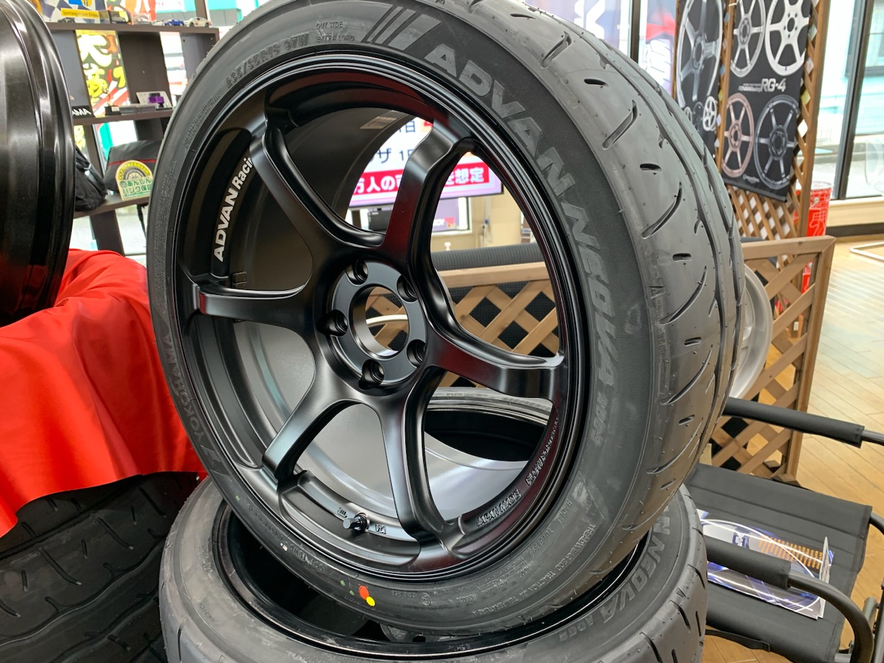 ADVAN Racing RG-4 　　18インチ！
