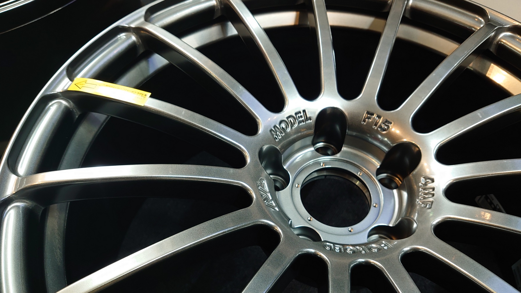 YOKOHAMA WHEEL A.V.S F15 PB色 入荷です