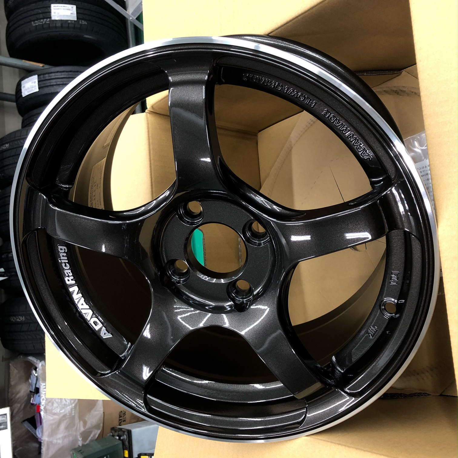 ADVAN　TC-4　入荷