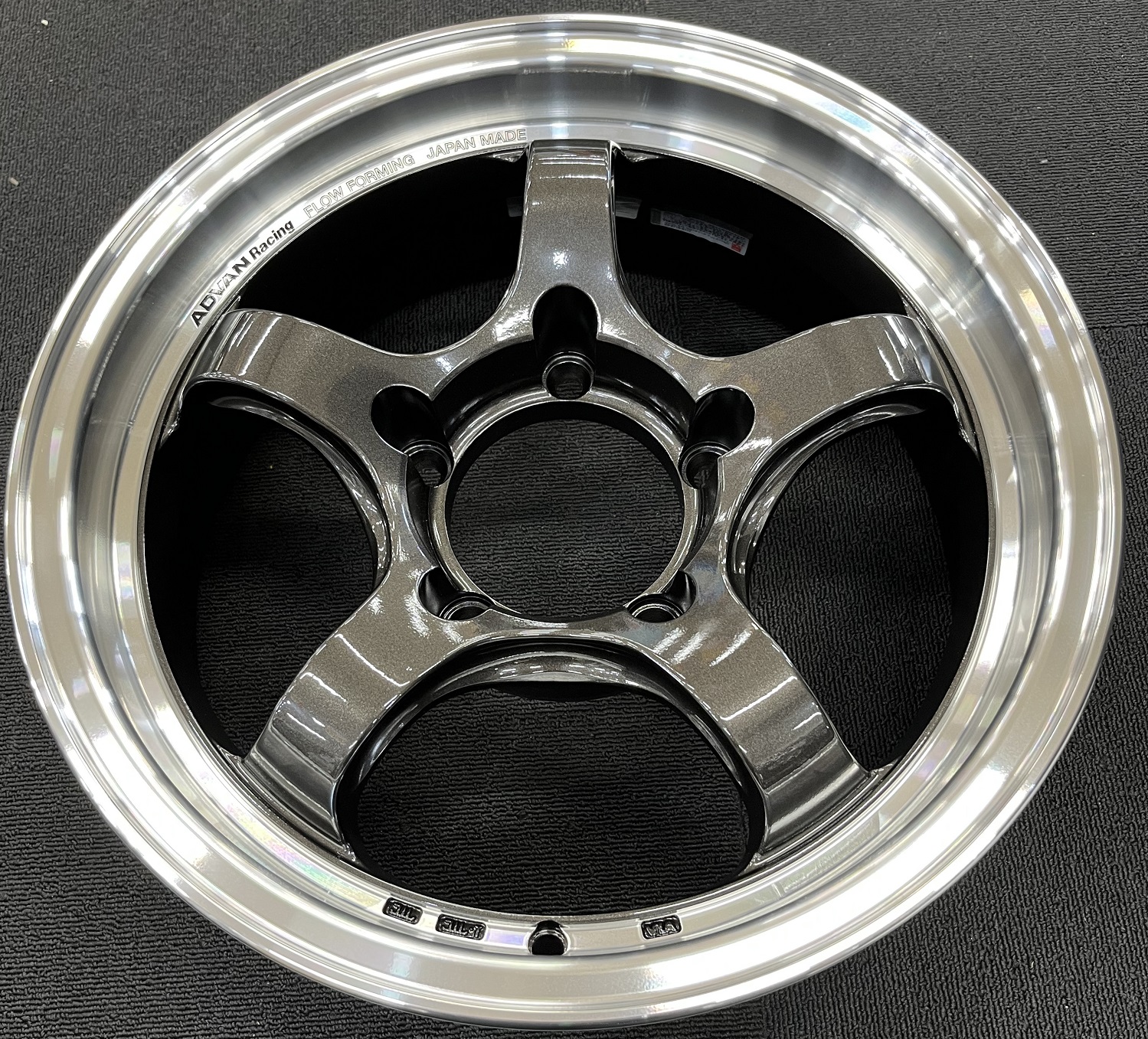 ADVAN Racing RJ-D2