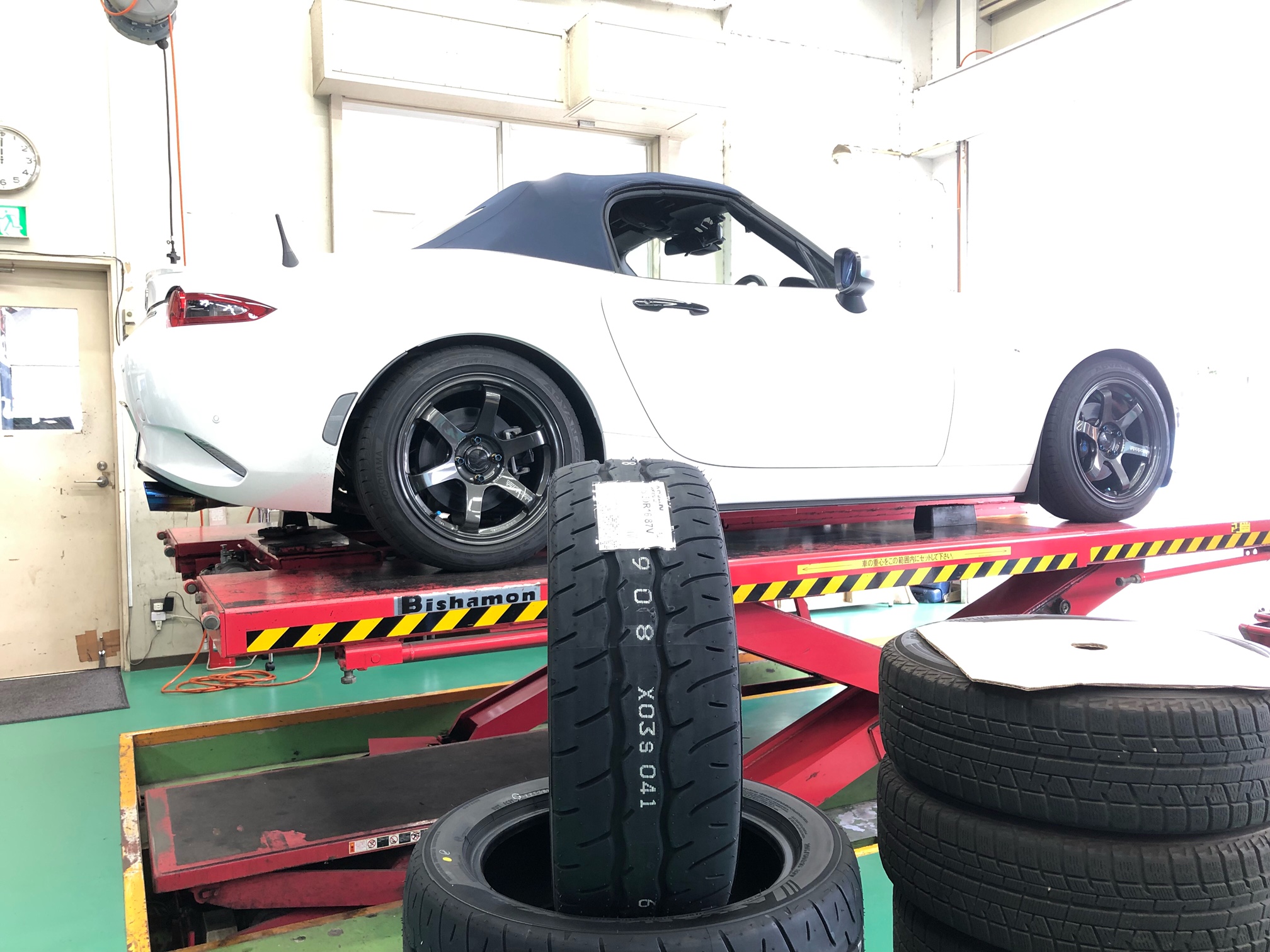 ロードスター　ADVAN NEOVA　AD09