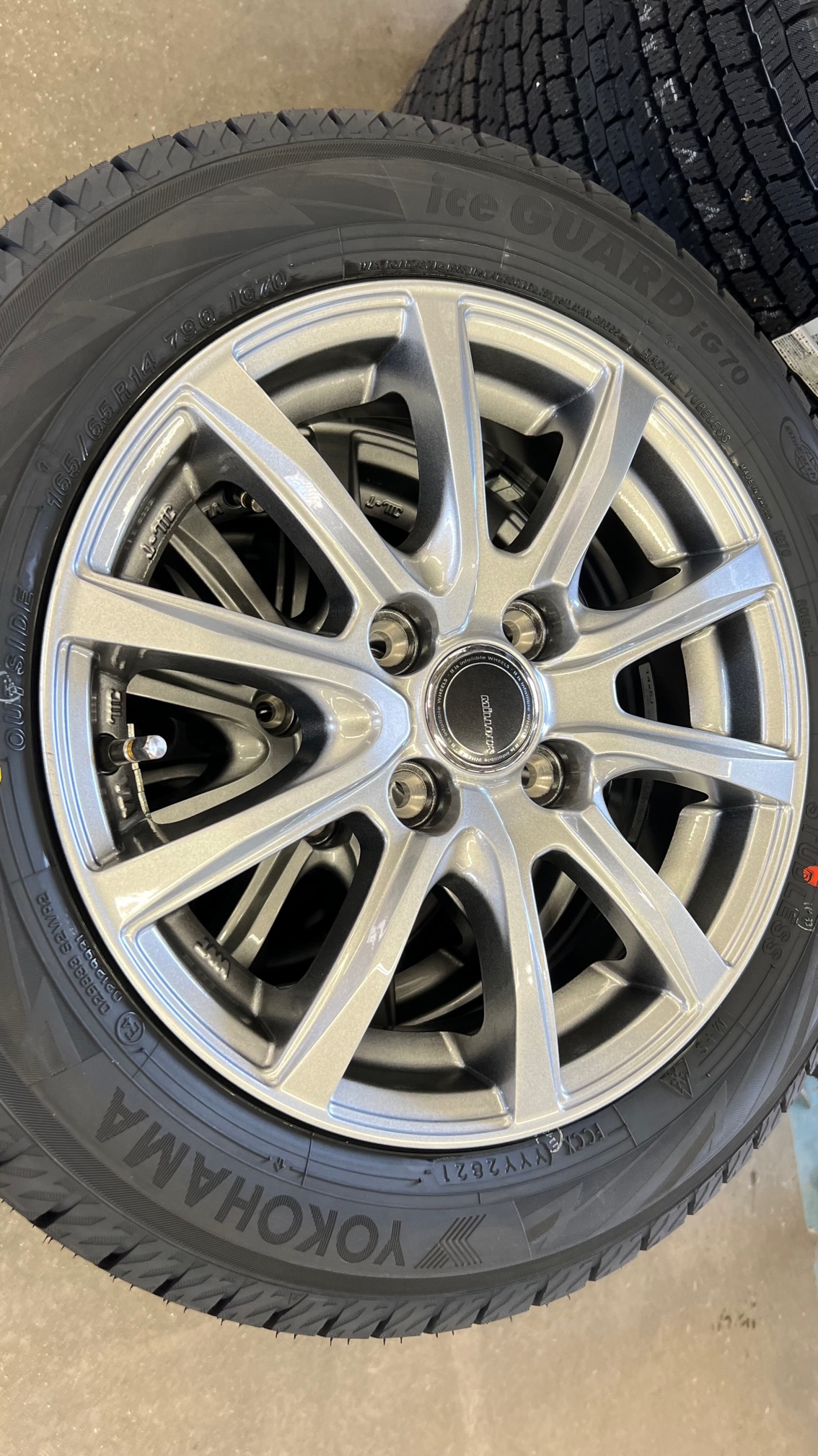 タイヤ交換受付中！！