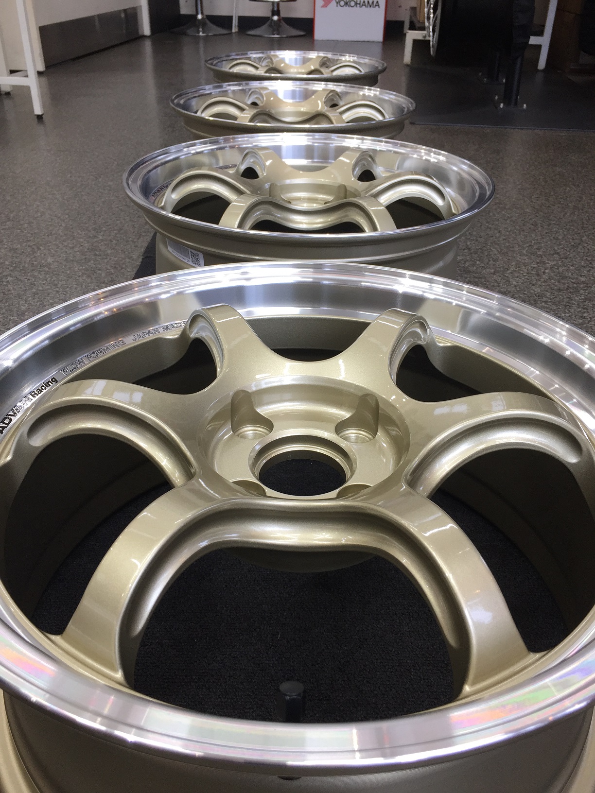 ADVAN Racing RG-D2 MCG色 