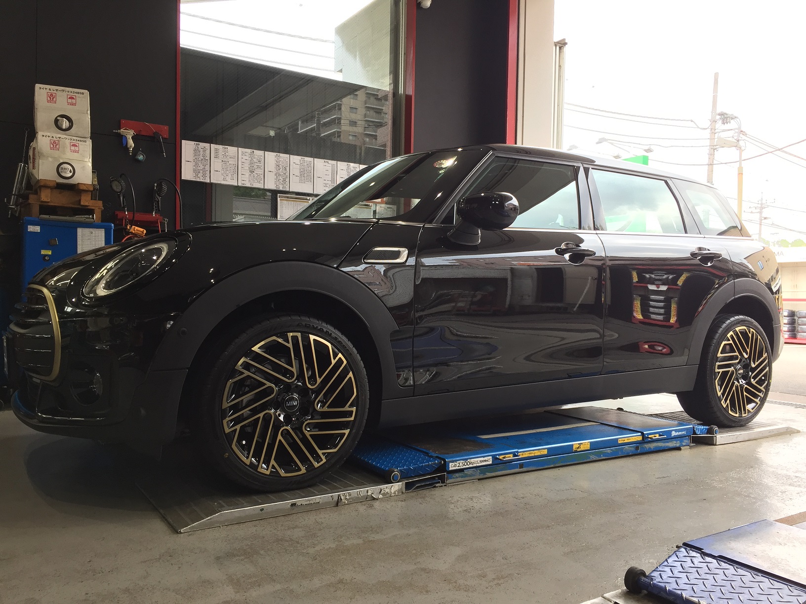ミニ クラブマン に ADVAN Sport V107 を装着(^^)/