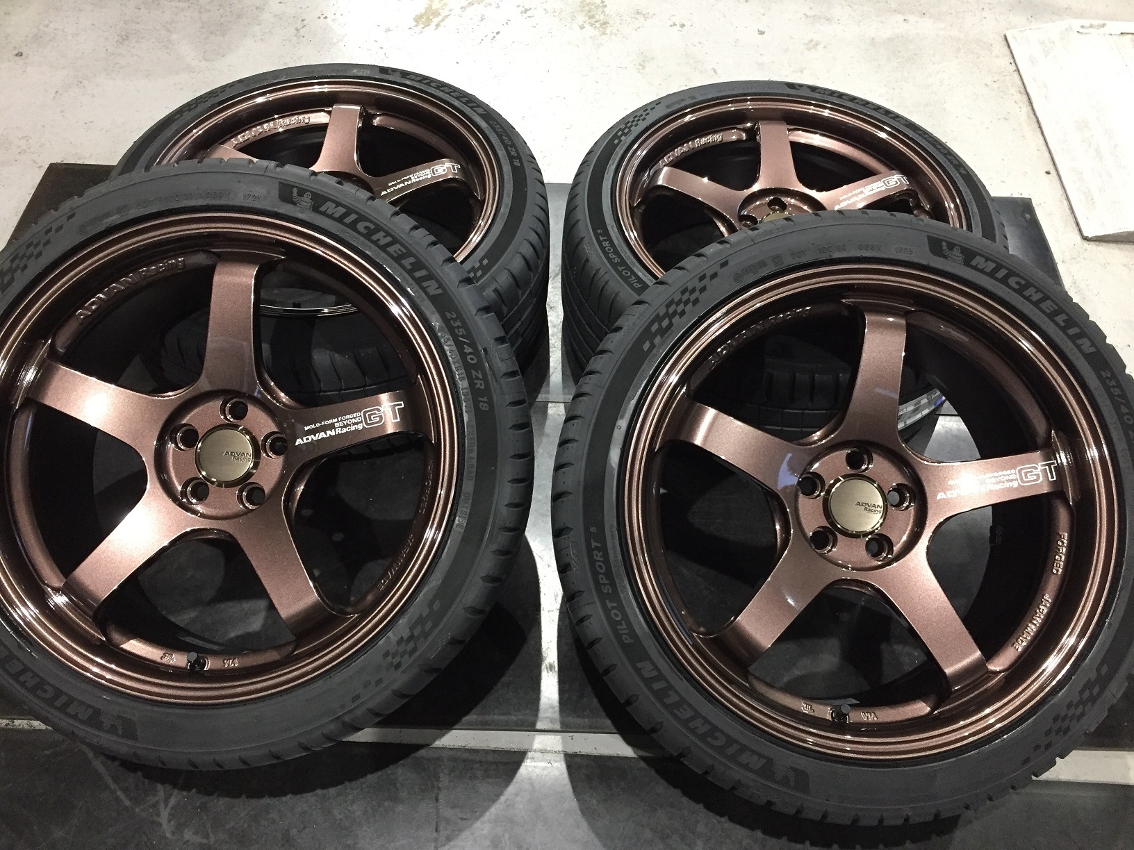 ADVAN Racing GT BEYOND with MICHELIN PILOT SPORT 5