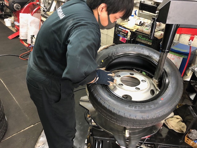小型トラックのタイヤ