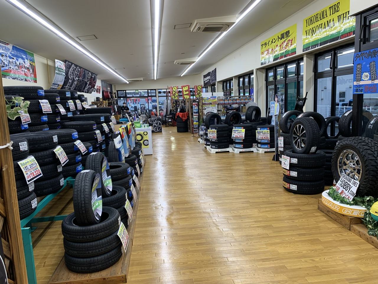 店内の、、、、床掃除。。。