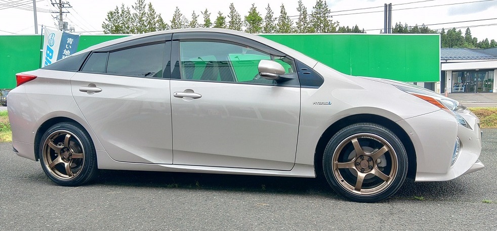 プリウスにADVAN Racing TC-４