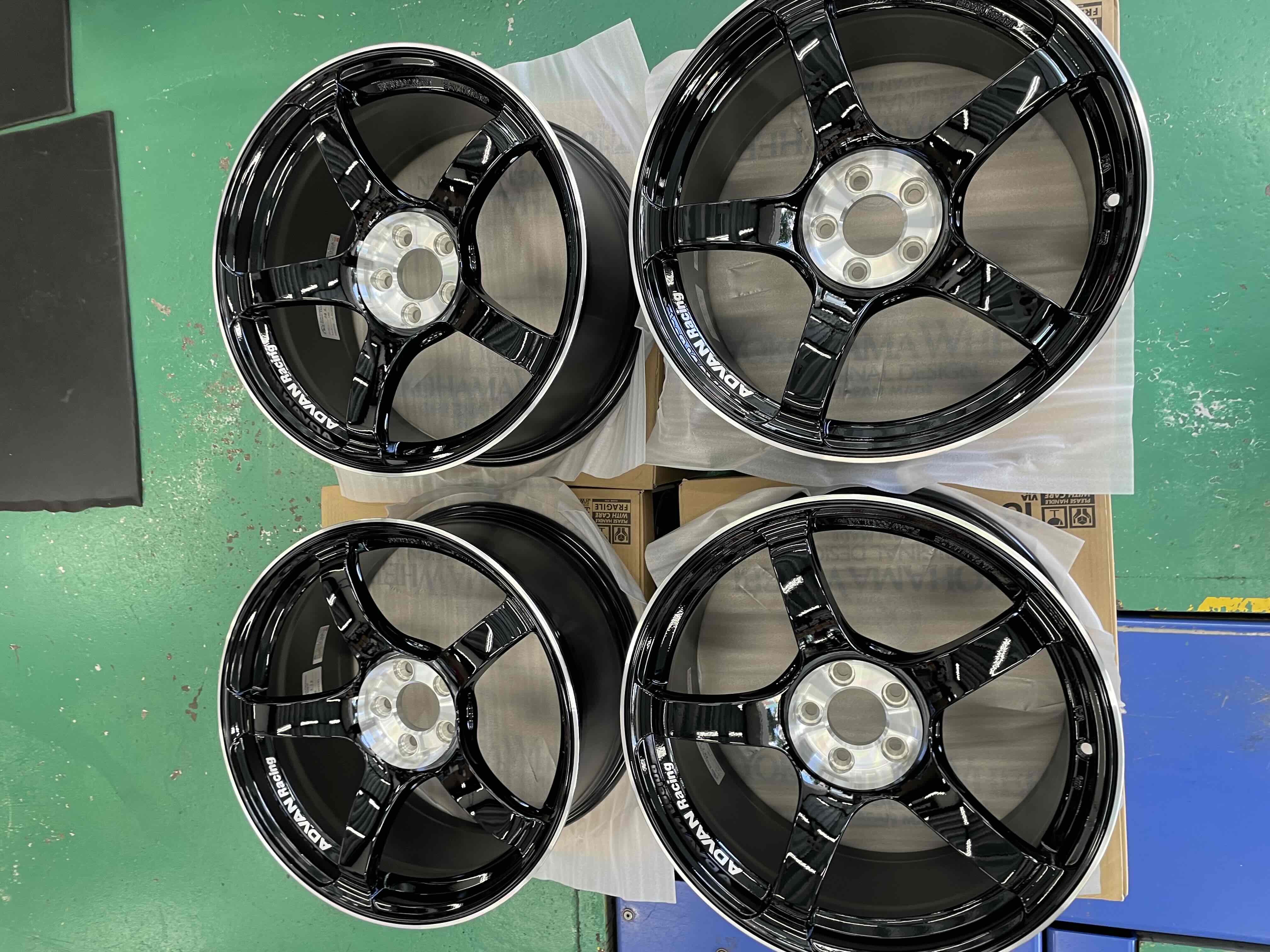 7月5日発売　ADVAN Racing TC-4SE