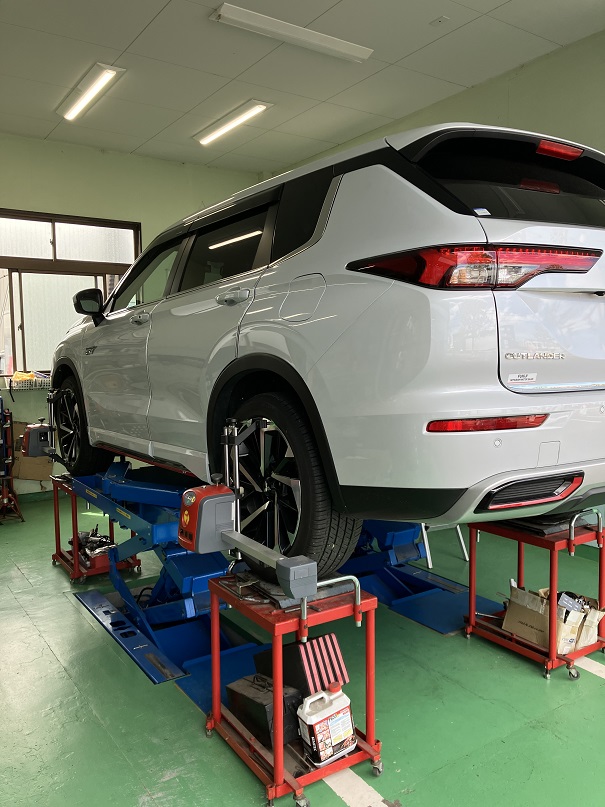 アウトランダーPHEV　アライメント！